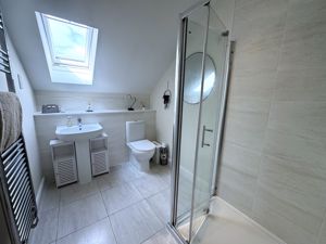 Master En-Suite- click for photo gallery